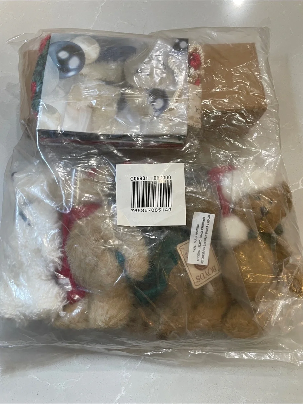 Boyd Bears The Head Bean Holiday Collection with Gifts and Gift Bags